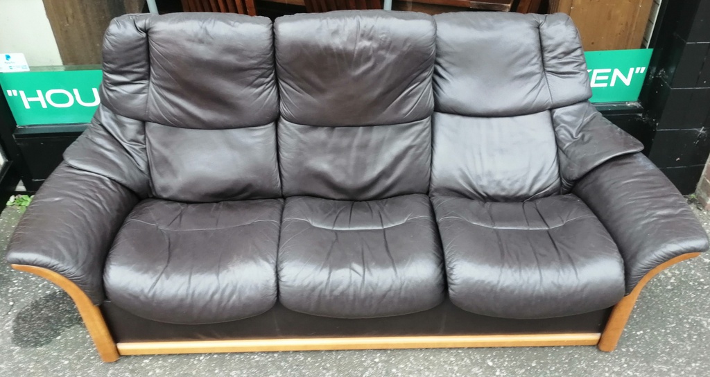STRESSLESS BROWN LEATHER THREE SEATER RECLINER SOFA
