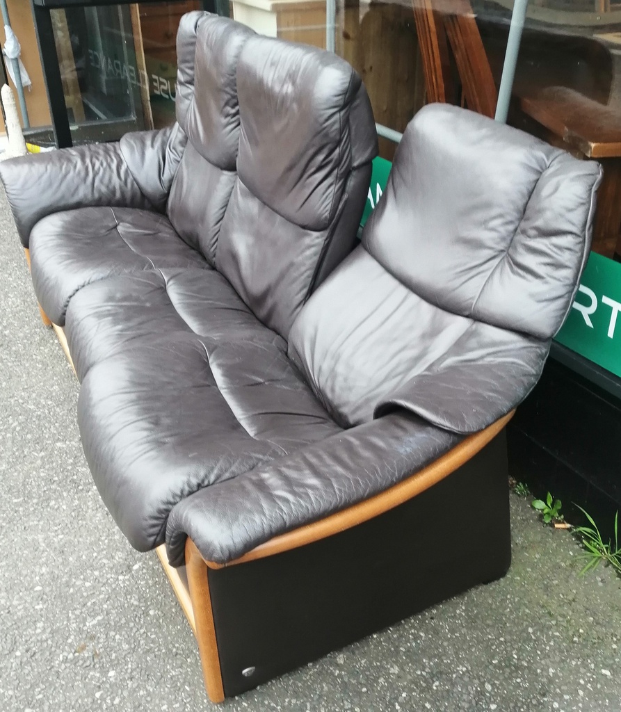 STRESSLESS BROWN LEATHER THREE SEATER RECLINER SOFA