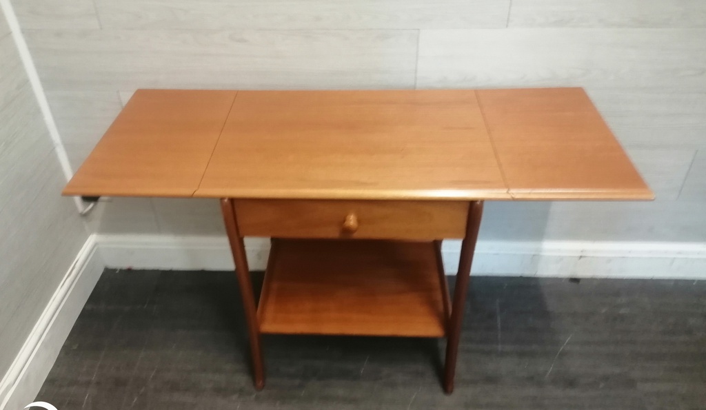 LOVELY DROP LEAD COFFEE/SIDE TABLE