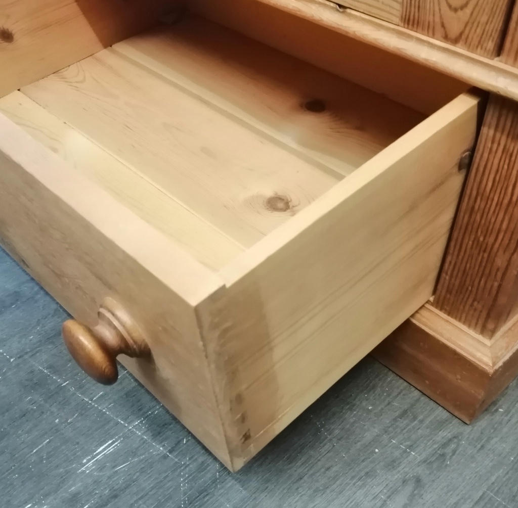 SINGLE DOOR SOLID PINE WARDROBE WITH DRAWER