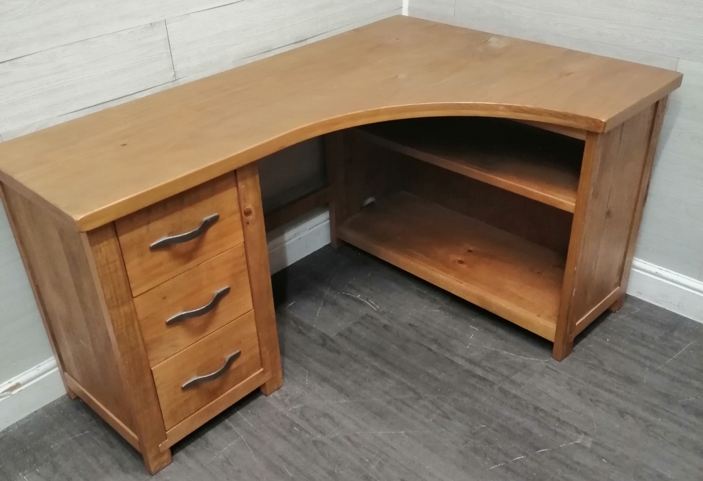 GREAT RUSTIC PINE CORNER DESK