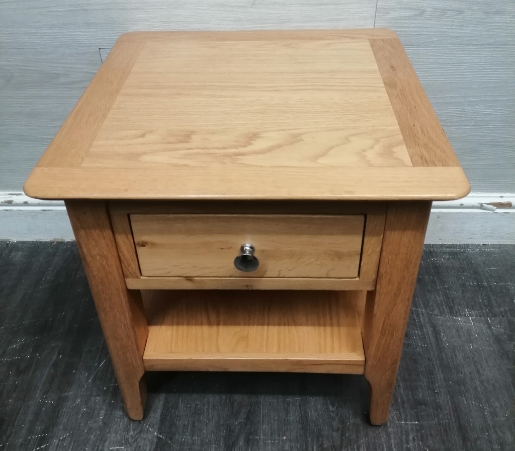 QUALITY OAK BEDSIDE/SIDE TABLE
