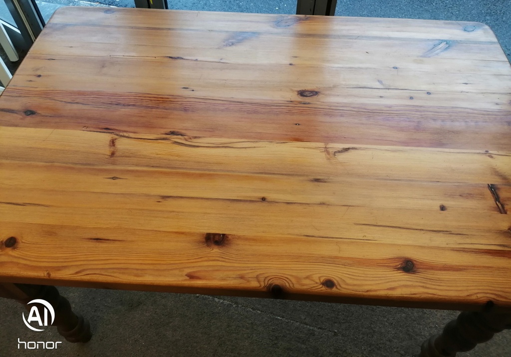 SOLID PINE 4FT 7" DINING TABLE