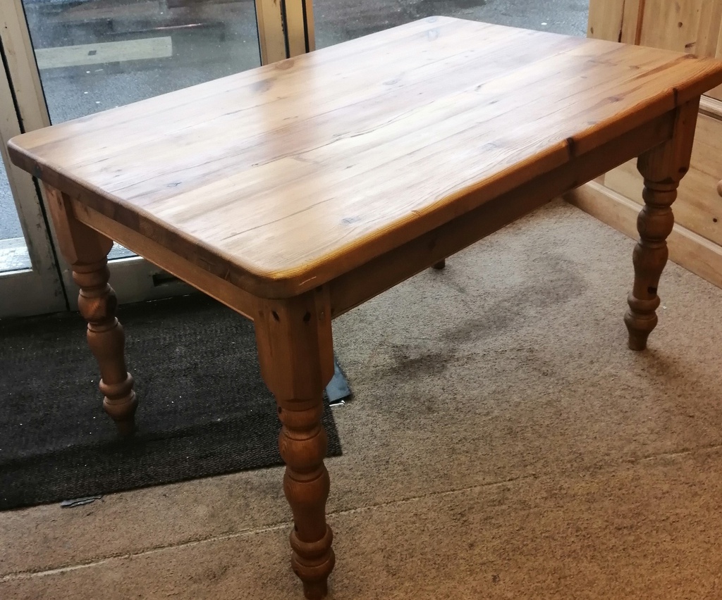 SOLID PINE 4FT 7" DINING TABLE