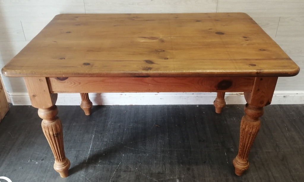 SOLID PINE 4FT 4" DINING TABLE