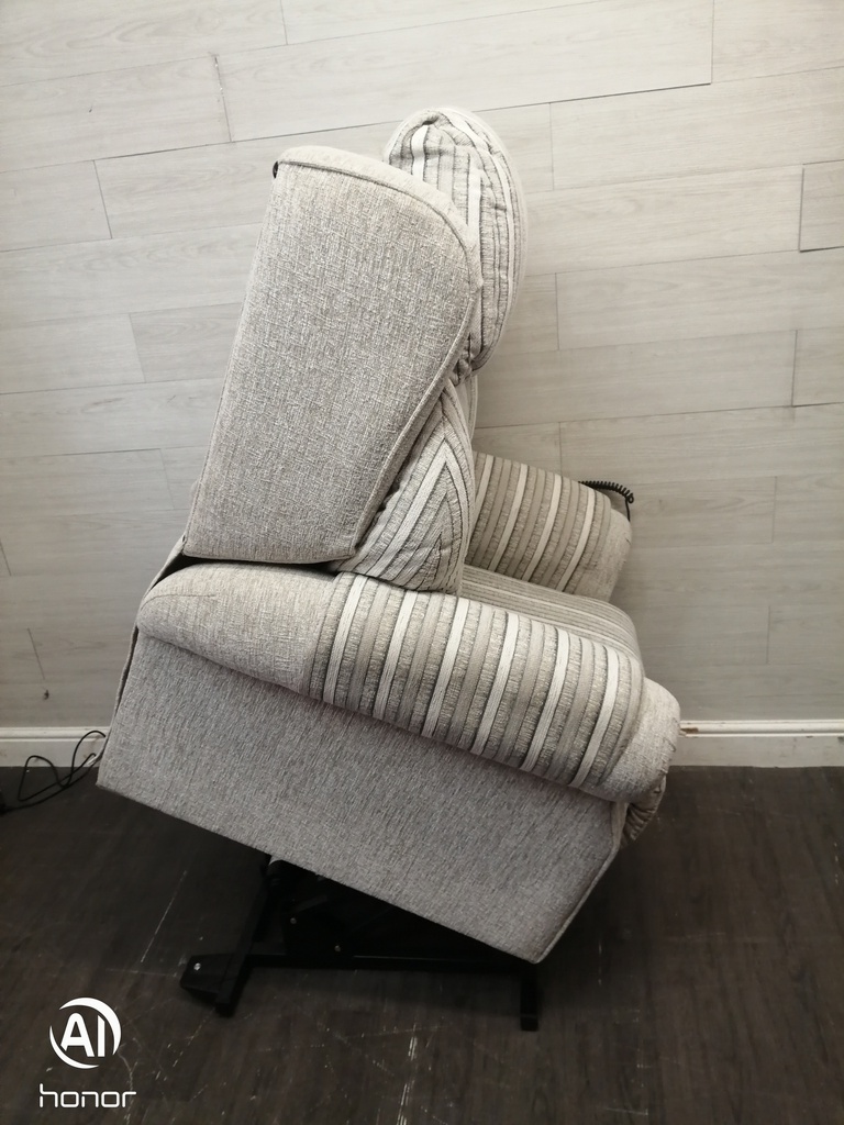 SEMINAR RISE AND RECLINE ARMCHAIR