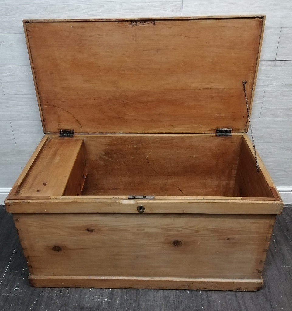 LOVELY LARGE OLD PINE BLANKET BOX /COFFEE TABLE