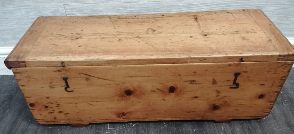 LOVELY SMALL OLD PINE BOX