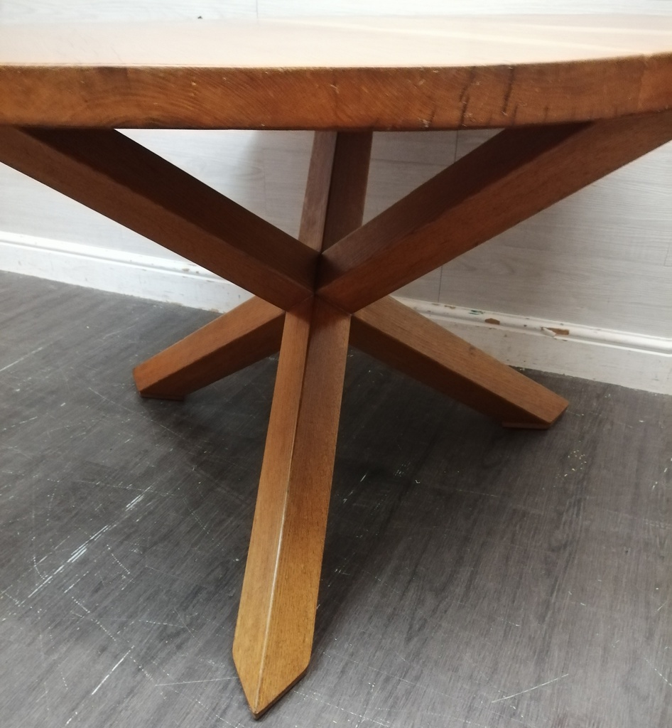 Quality oak round dining table