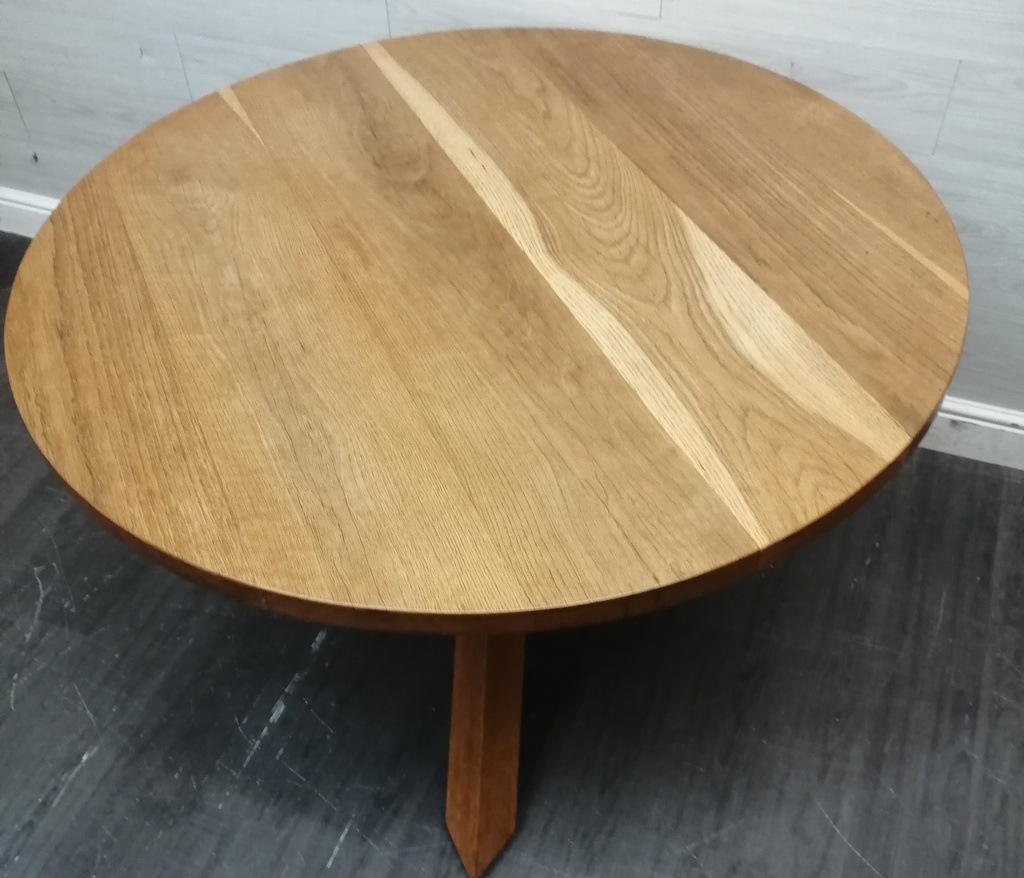 Quality oak round dining table