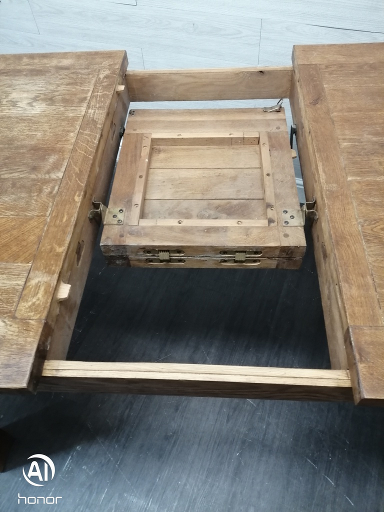 SOLID EXTENDING DINING TABLE