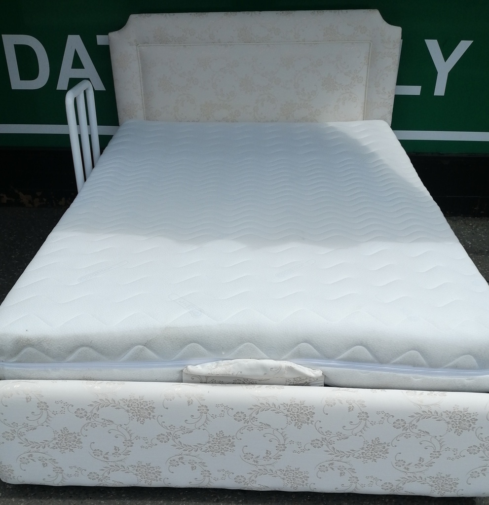 STUNNING 4FT 6" ADJUSTABLE ELECTRIC BED