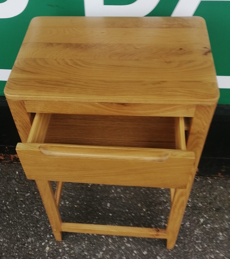 TALL OAK SIDE TABLE WITH DRAWER