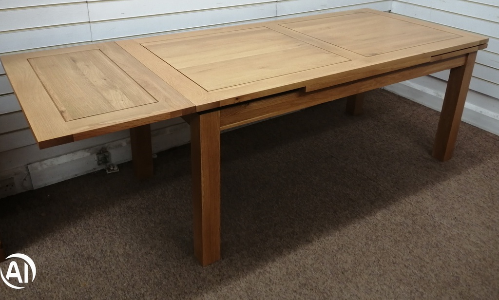 QUALITY LARGE OAK EXTENDING DINING TABLE