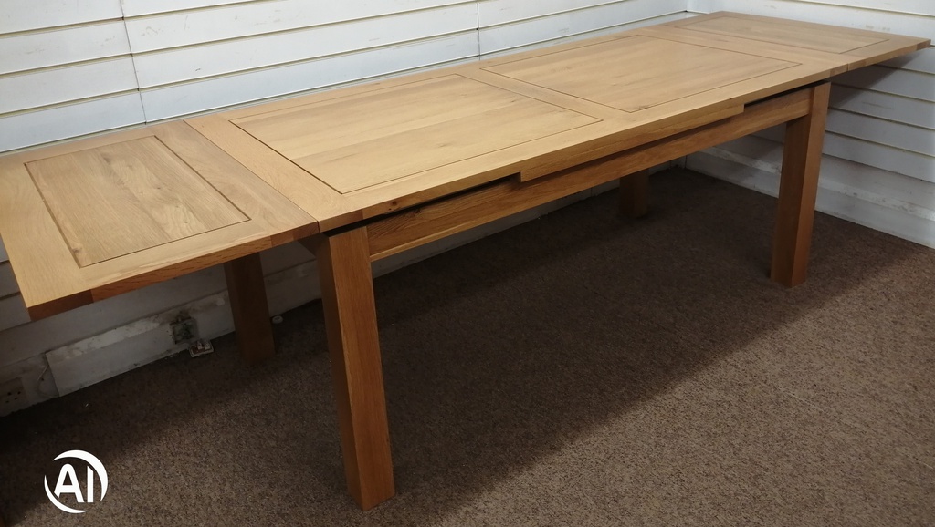 QUALITY LARGE OAK EXTENDING DINING TABLE