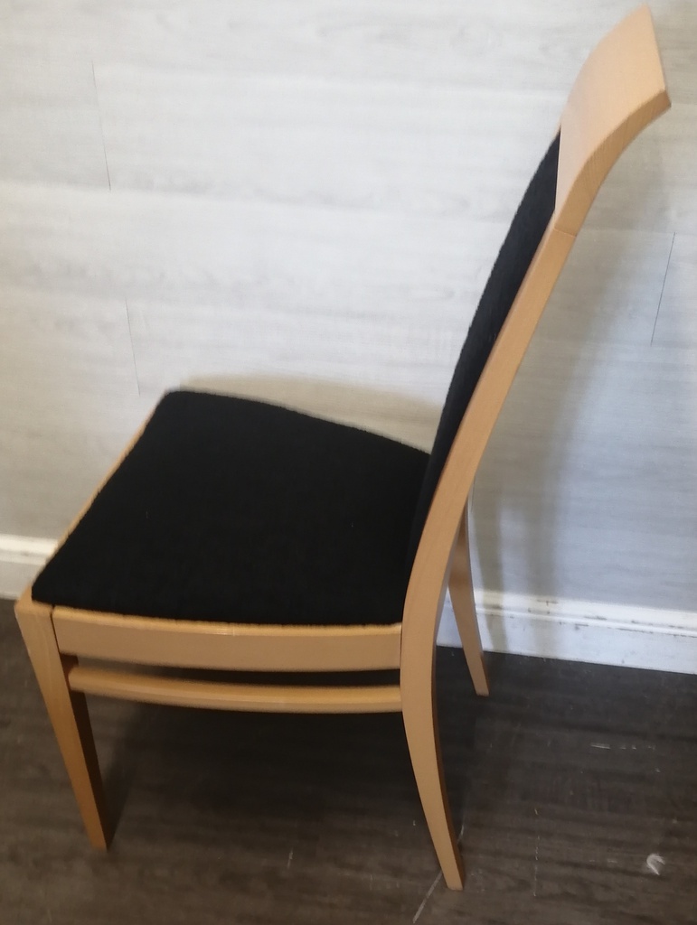 QUALITY  JOHN.E.COYLE  EXTENDING TABLE AND 6 CHAIRS
