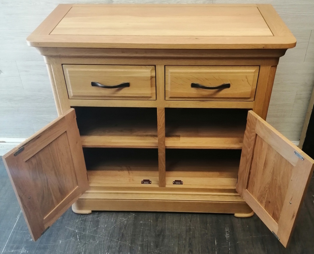 QUALITY NEAT OAK SIDEBOARD