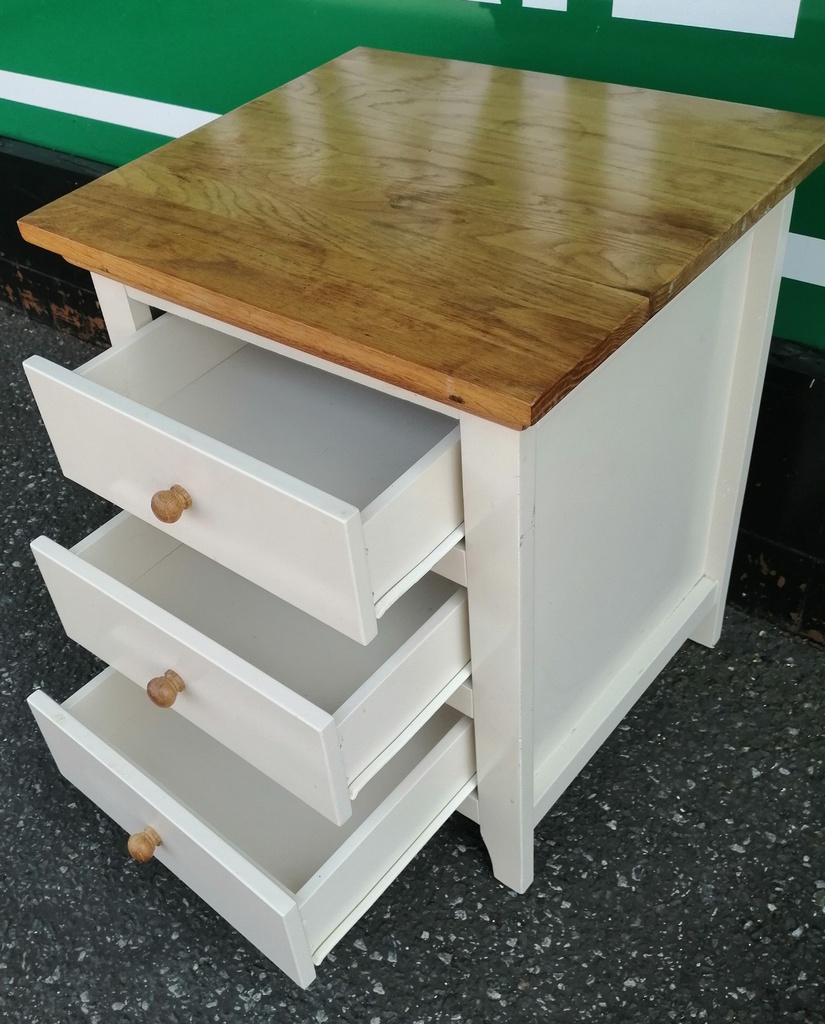 SHAKER STYLE OFF WHITE  BEDSIDE CHEST OF THREE DRAWERS