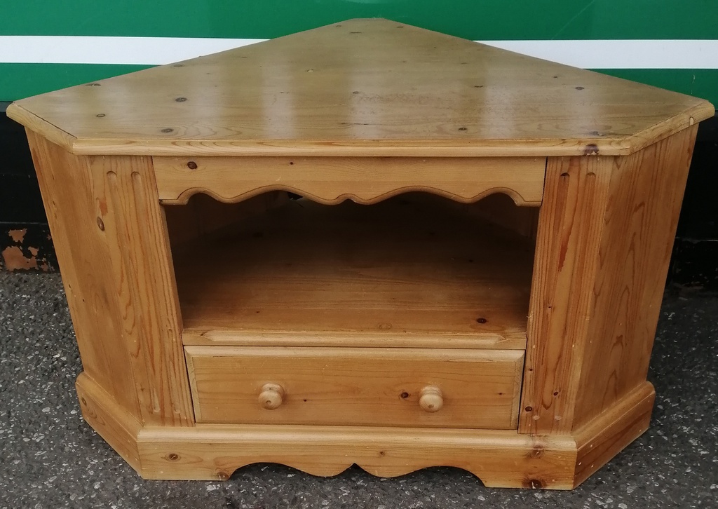 PINE CORNER TV UNIT