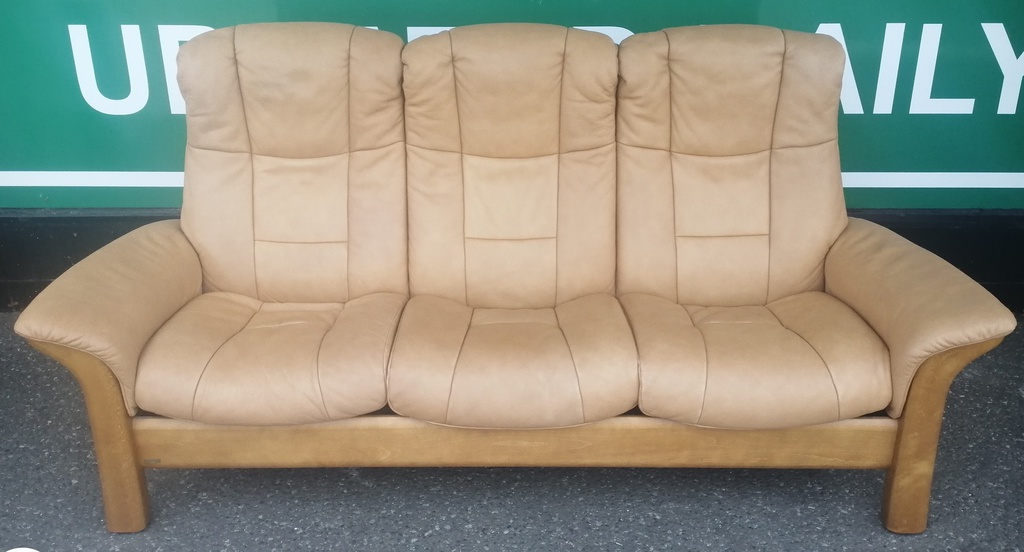 STRESSLESS TAN LEATHER THREE SEATER RECLINER SOFA