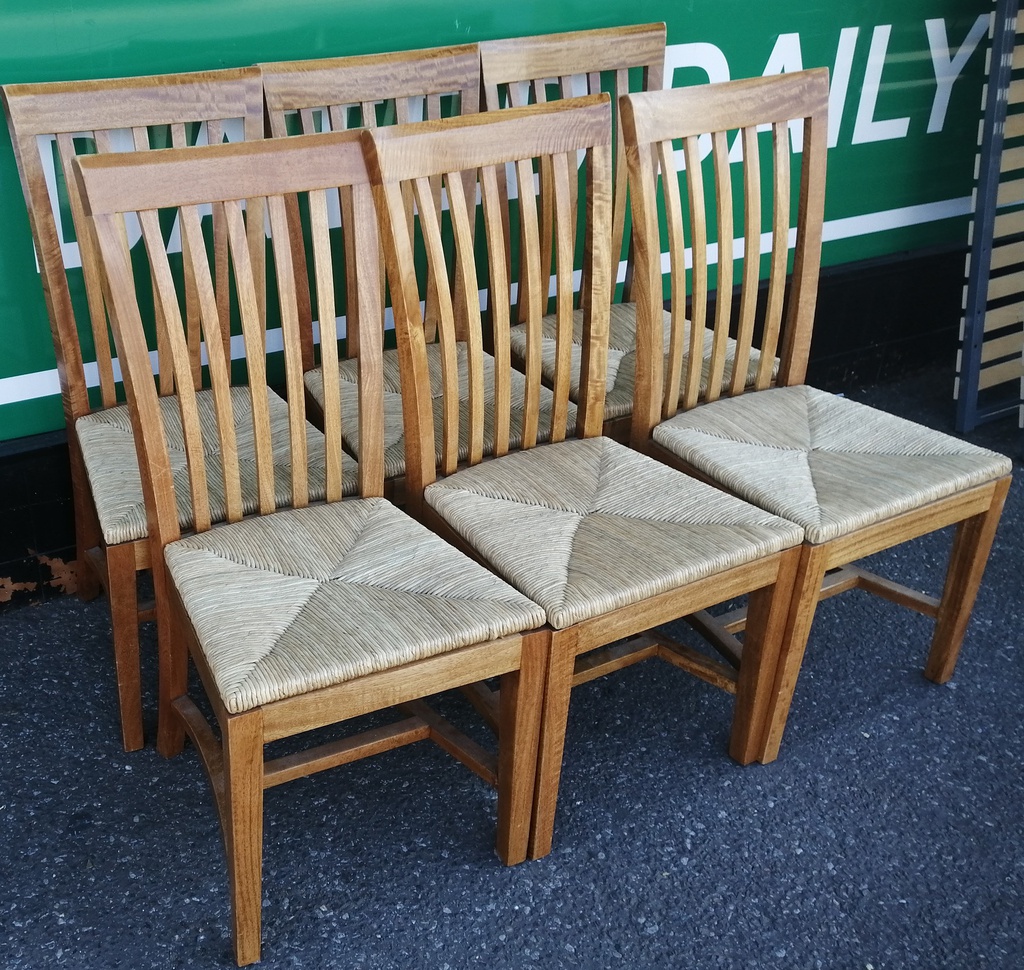 QUALITY  EXTENDING TABLE AND 6 CHAIRS