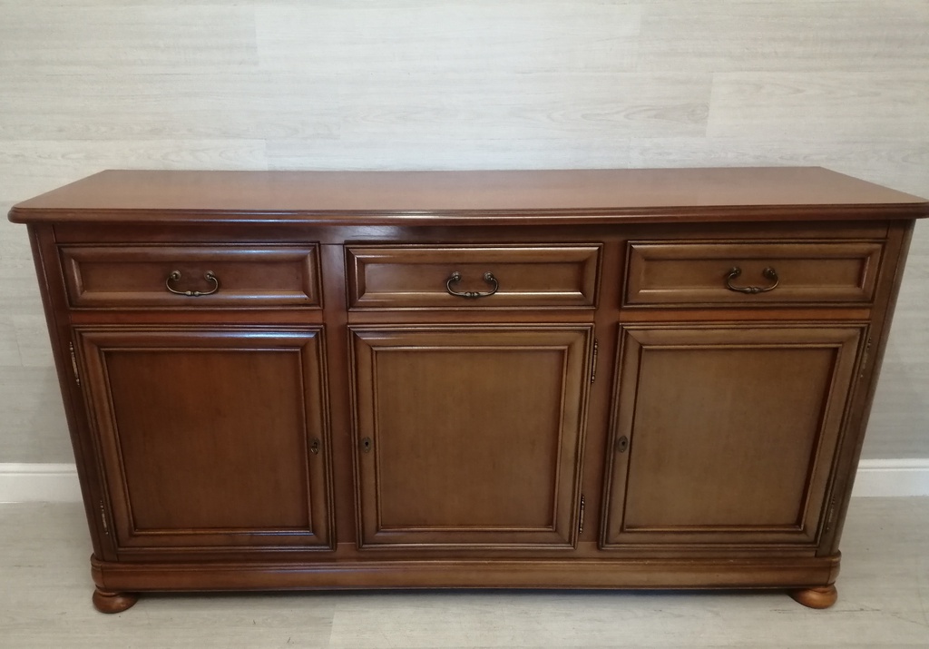 Nice quality triple sideboard