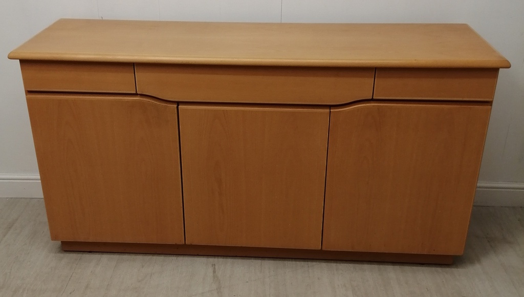 QUALITY SKOVBY TRIPLE SIDEBOARD CUPBOARD