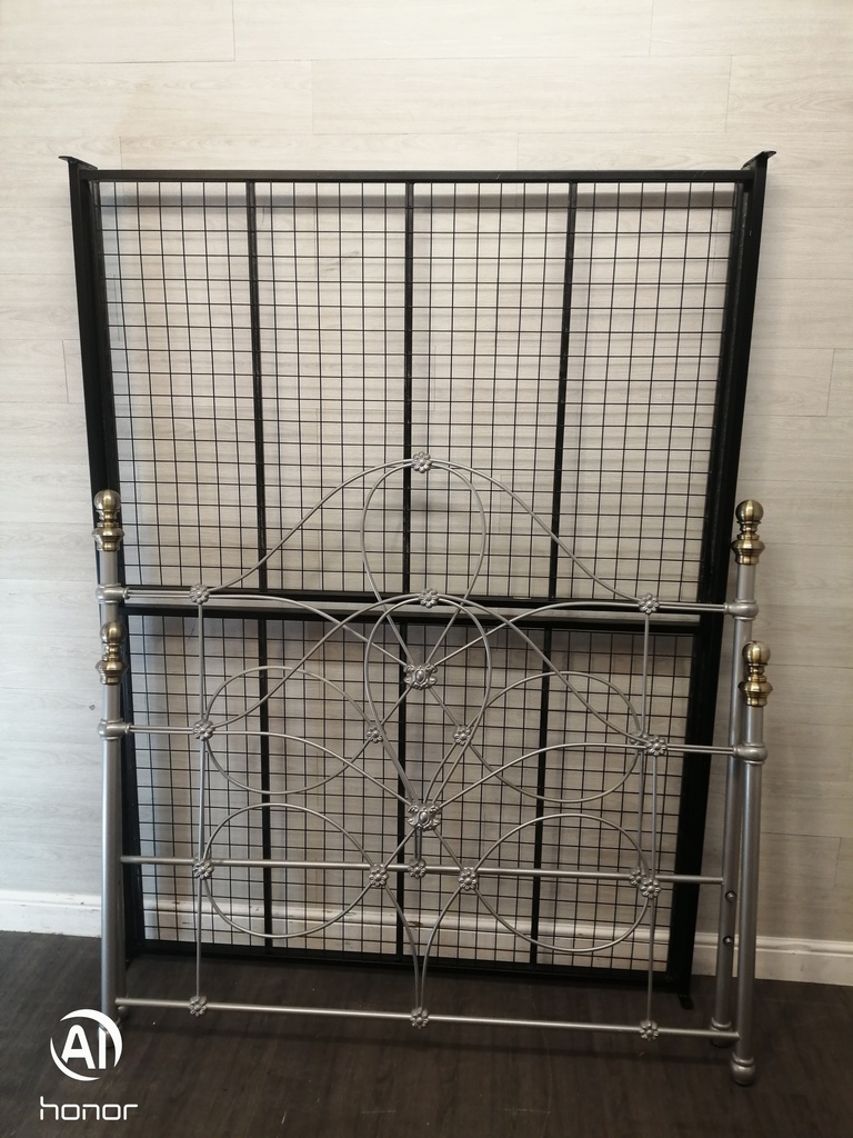 SILVER METAL 5ft BED FRAME