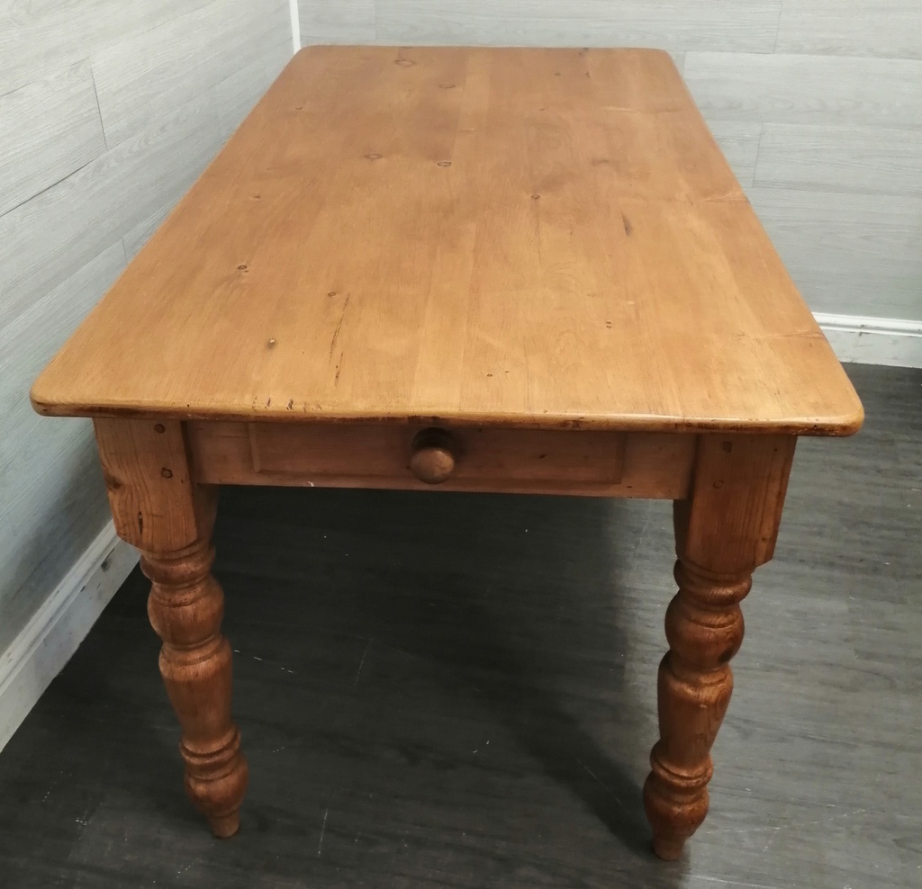 5ft SOLID PINE DINING TABLE WITH DRAWER
