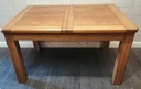 GOOD QUALITY OAK EXTENDING DINING TABLE