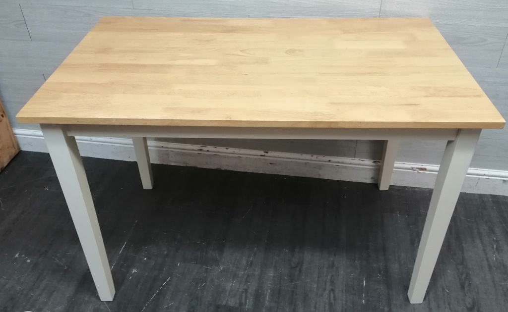 RUBBER WOOD DINING TABLE