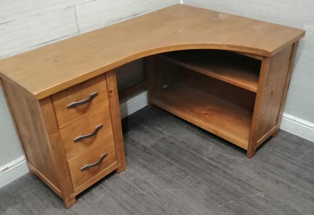 GREAT RUSTIC PINE CORNER DESK