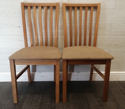 [HF16879] Pair of oak dining chairs