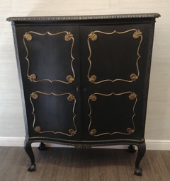 [HF16945] Stunning painted linen/storage cupboard