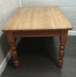 [HF17289] LOVELY 4ft SOLID PINE DINING TABLE