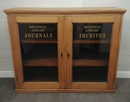 [HF17292] Antique Oak glazed fronted bookcase display unit
