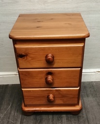 [HF17346] Quality solid pine three drawer bedside chest