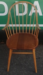 [HF19190] LOVELY WINDSOR STYLE CARVER CHAIR