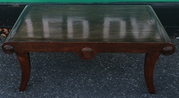 [HF19232] Dark wood scrolled coffee table