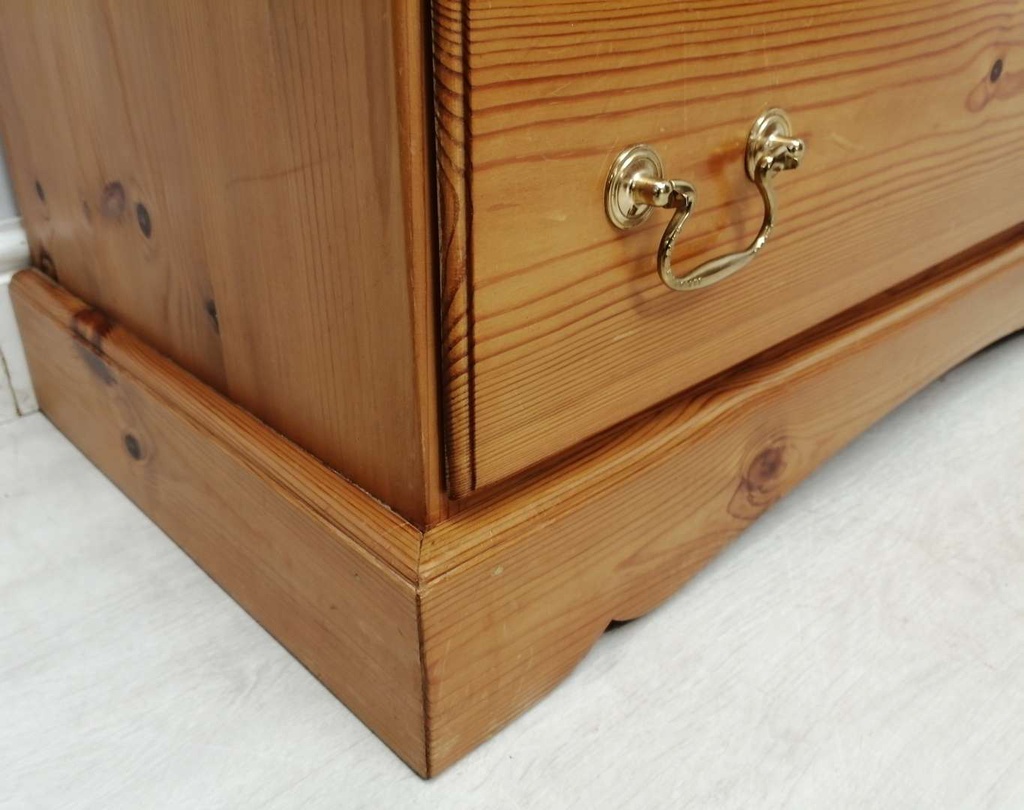 Low &amp; Wide Pine Seven Drawer Chest