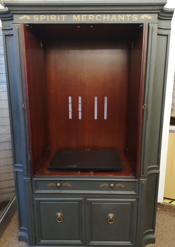 RUSTIC PAINTED LINEN CUPBOARD/WARDROBE