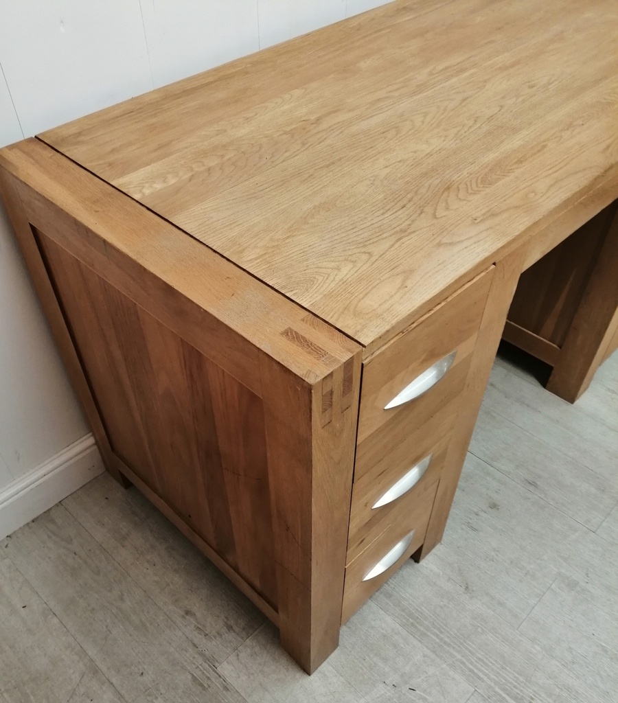 lovely chunky oak desk