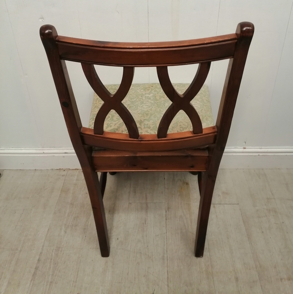 extending ducal pine table and 4 chairs