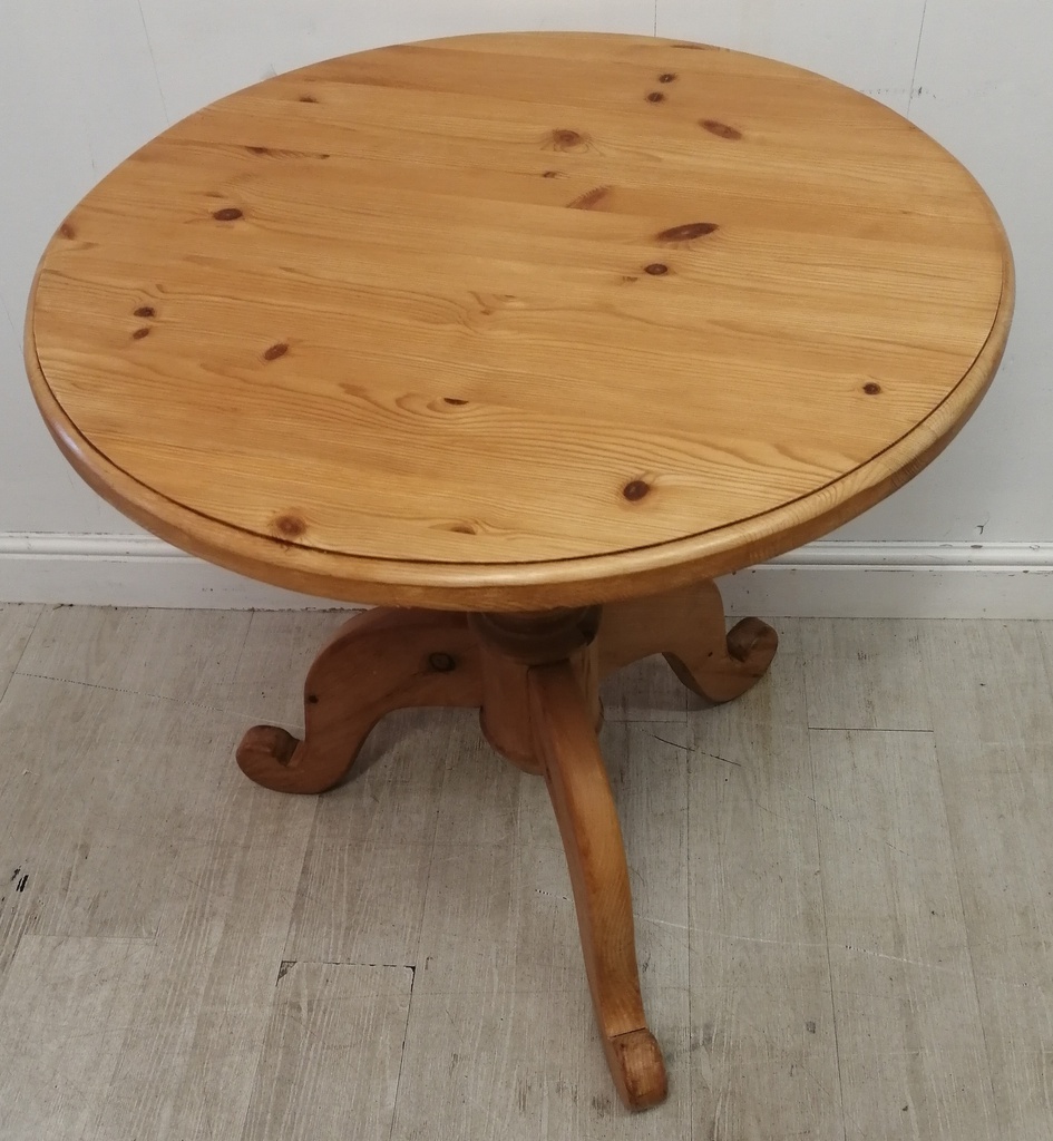 very NEAT ROUND SOLID PINE QUALITY DINING TABLE
