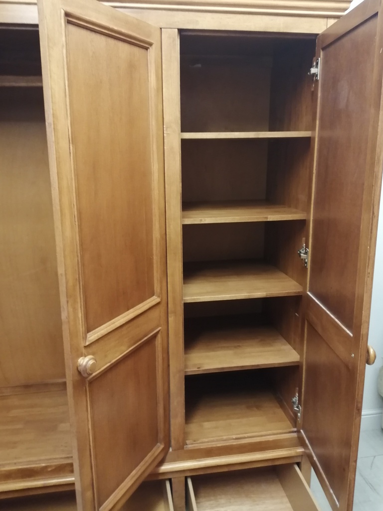 SOLID WOOD TRIPLE SIZE WARDROBE WITH DRAWERS