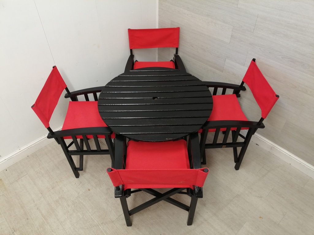 GREAT GARDEN TABLE AND 4 folding CHAIRS