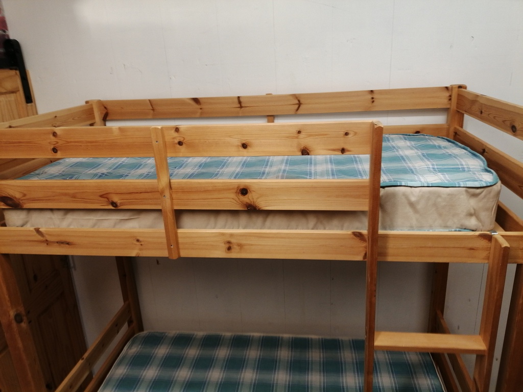 2ft 6&quot; PINE BUNK BED FRAME with 2 x mattres