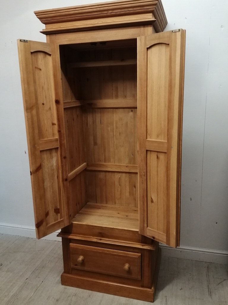 NARROW DOUBLE WARDROBE WITH DRAWER