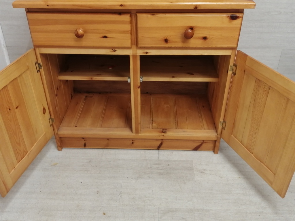 lovely neat pine dresser