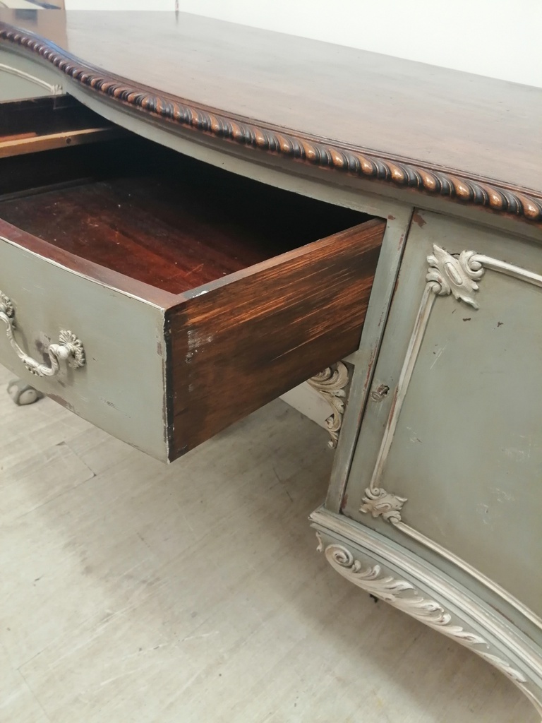 STUNNING FRENCH STYLE SIDEBOARD